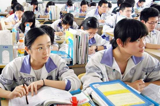 比“教师表演”更可怕的，是学生“假装学习”