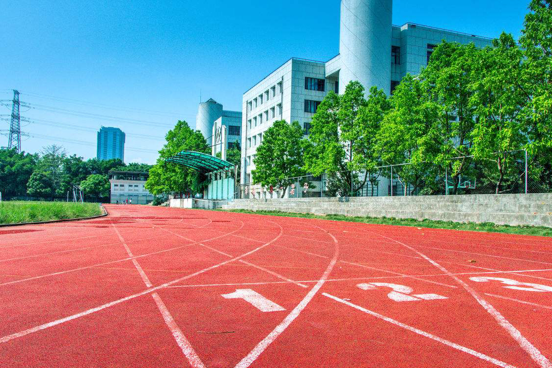 高三各次模拟考试成绩与高考成绩差多少？