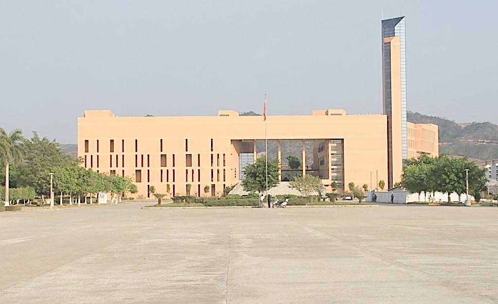 高校新增专业现三大“爆款” 241个专业被撤销