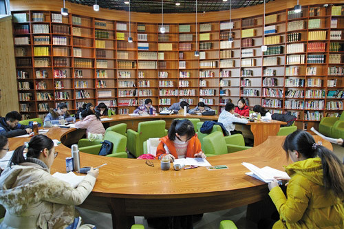 在985、211大学的学生的眼中，是如何看待三本、专科的学生们？