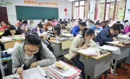 距离高考一个多月，此时高三生须修炼考场答题技巧！