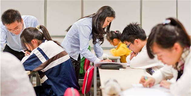 中等生差在哪？尖子生又好在哪？他们之间的差距是智商吗？ 